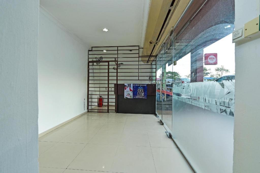 Oyo 90892 L&E Hotel Seremban Dış mekan fotoğraf